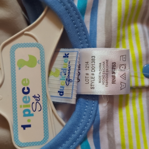 NWT Infant Romper by duck duck Goose.Blue & green stripes with Cute alligator. H - Picture 7 of 10